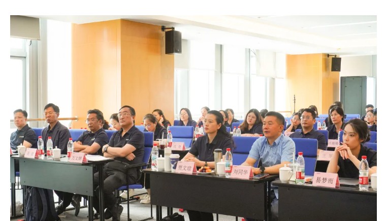 鑫桥集团召开2025战略峰会：锚定数据资产核心，擘画高质量发展新蓝图(图6)